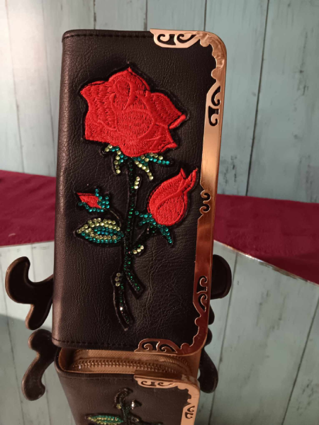 Porte-monnaie avec rose brodée